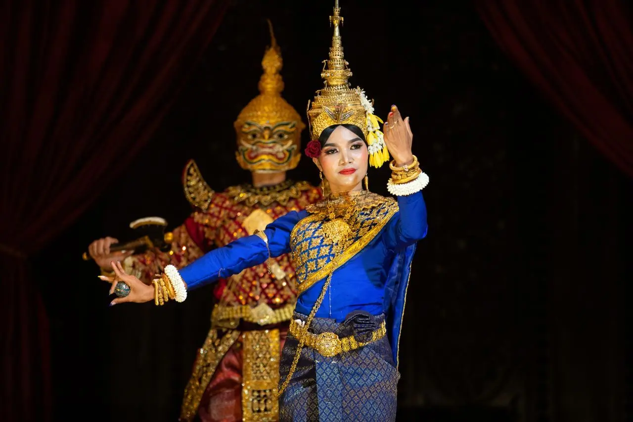 Two Cambodian people dancing in traditional clothes